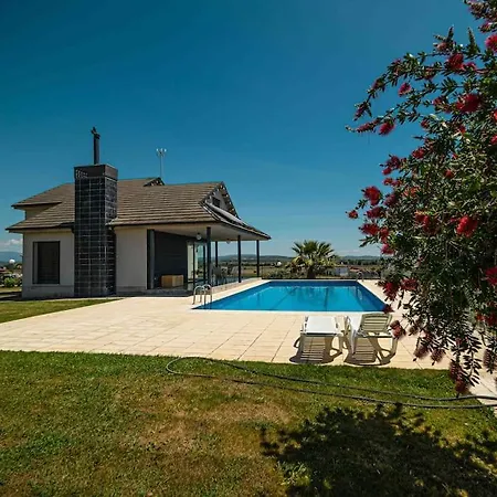 Paraje Valdefuentes ** *